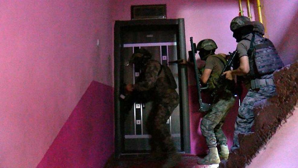 Zehir tacirlerine şafak operasyonu Şifreleri çözüldü: Metin abi, Erol abi