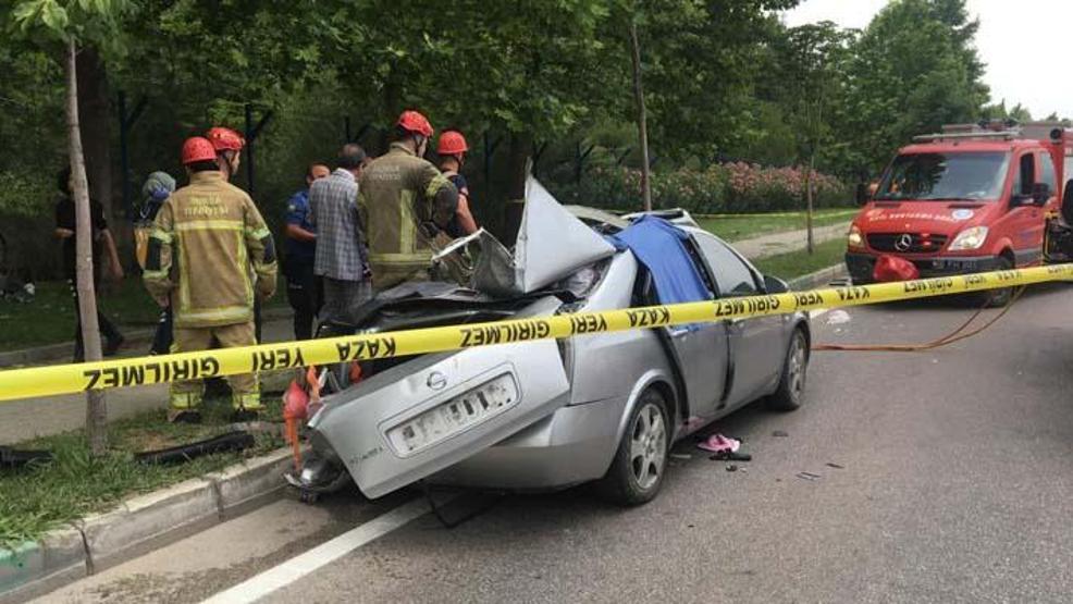 Bursada feci kaza Beton mikseri, otomobilin üzerine devrildi: 4 ölü