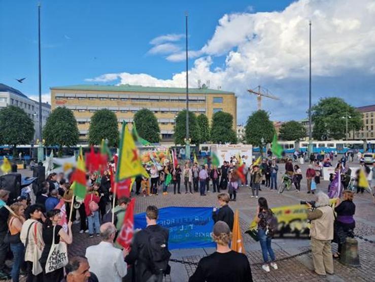 Skandal görüntüler PKK/YPG yandaşları İsveçte sokağa indi