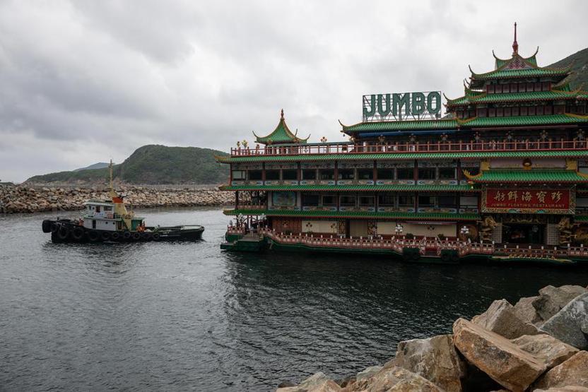Hong Kong’un simgelerinden biriydi Yüzen Dev Restoran Güney Çin Denizinde battı