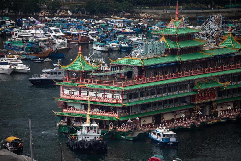 Hong Kong’un simgelerinden biriydi Yüzen Dev Restoran Güney Çin Denizinde battı