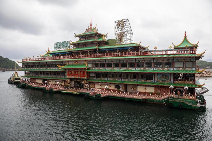 Hong Kong’un simgelerinden biriydi Yüzen Dev Restoran Güney Çin Denizinde battı
