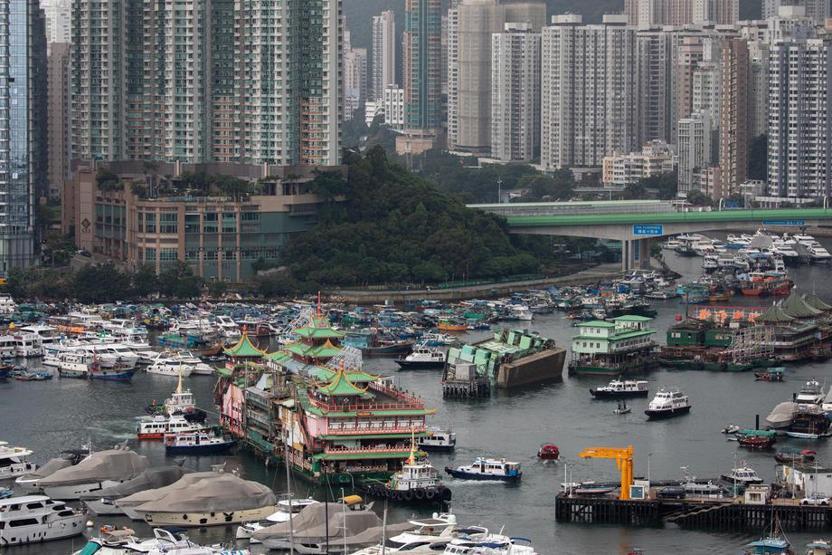Hong Kong’un simgelerinden biriydi Yüzen Dev Restoran Güney Çin Denizinde battı