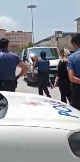 Babasının yanında haczedildi Küçük kız polisin kucağında baba diye ağladı