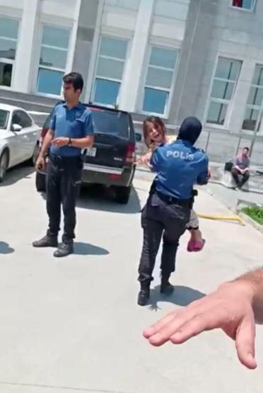 Babasının yanında haczedildi Küçük kız polisin kucağında baba diye ağladı