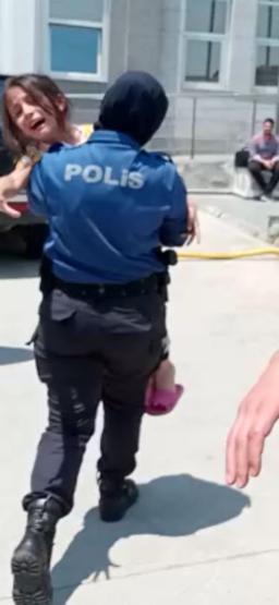 Babasının yanında haczedildi Küçük kız polisin kucağında baba diye ağladı