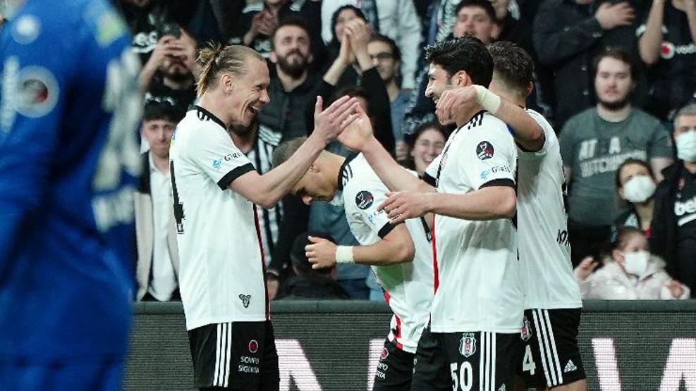 Beşiktaştan ayrılan Vida İtalya yolcusu