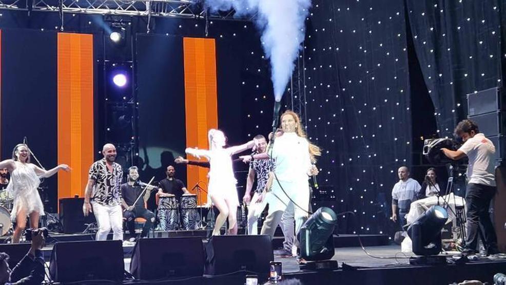 Demet Akalın Zonguldakta konser verdi