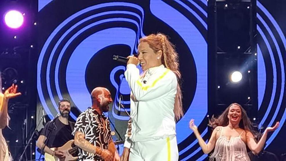 Demet Akalın Zonguldakta konser verdi