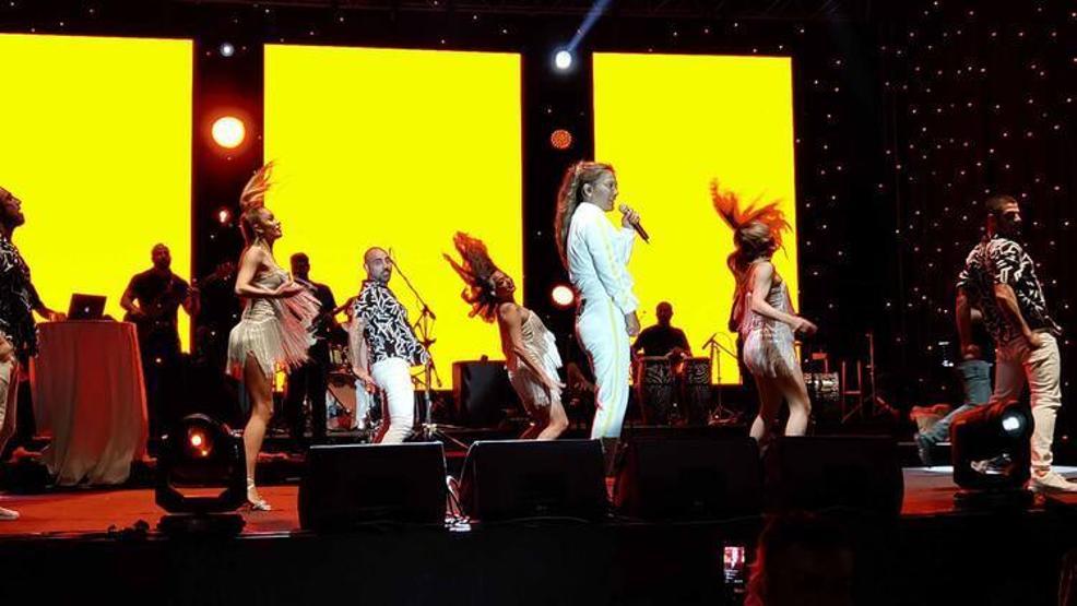 Demet Akalın Zonguldakta konser verdi