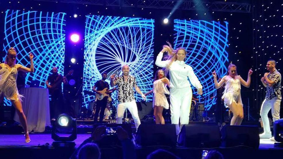 Demet Akalın Zonguldakta konser verdi