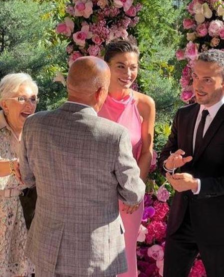 Demet Özdemir ile Oğuzhan Koç nişanlandı
