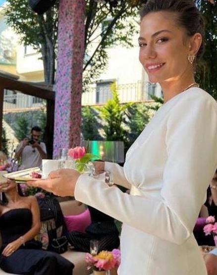 Demet Özdemir ile Oğuzhan Koç nişanlandı