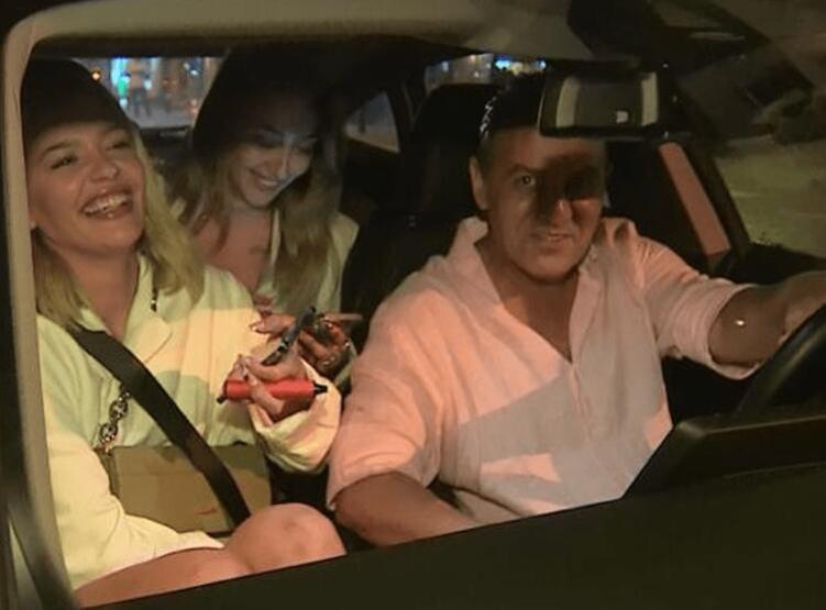 Melisa Döngel ve arkadaşları gülerek kaçtı