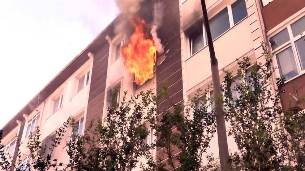 Saniyelerle yarıştılar: 97 yaşındaki kadının alev kapanından kurtuluşu
