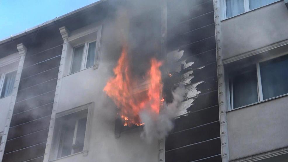 Saniyelerle yarıştılar: 97 yaşındaki kadının alev kapanından kurtuluşu