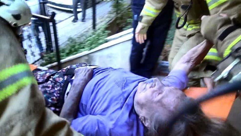 Saniyelerle yarıştılar: 97 yaşındaki kadının alev kapanından kurtuluşu