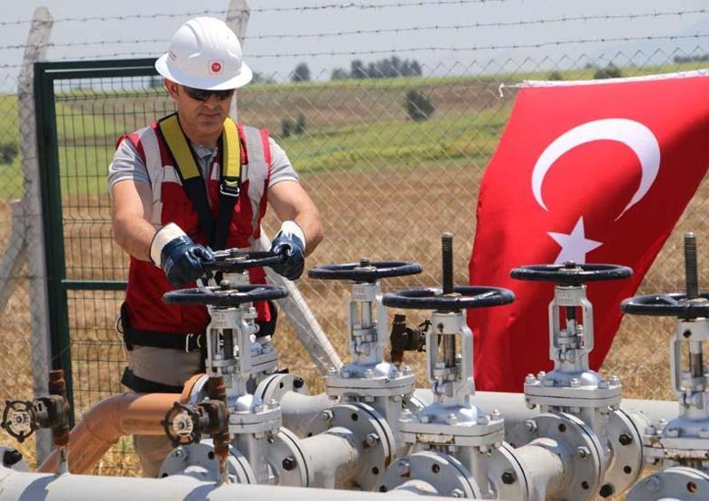 Adanada 358 metrede petrol bulundu Bakan Dönmez yerinde inceledi: Bu bir rekor