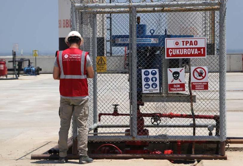 Adanada 358 metrede petrol bulundu Bakan Dönmez yerinde inceledi: Bu bir rekor