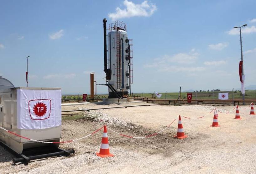 Adanada 358 metrede petrol bulundu Bakan Dönmez yerinde inceledi: Bu bir rekor