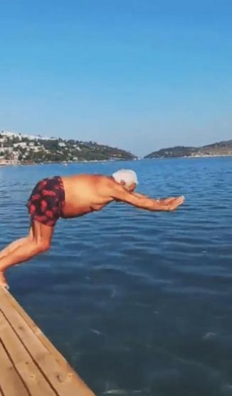 Fedon ve oğlu bir örnek giyindi