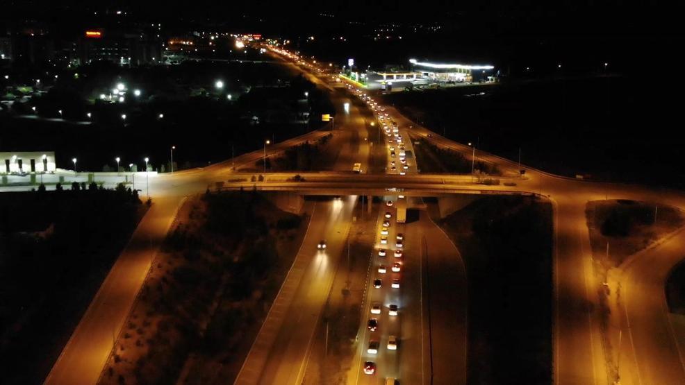 43 ilin geçiş güzergahında trafik yoğunluğu