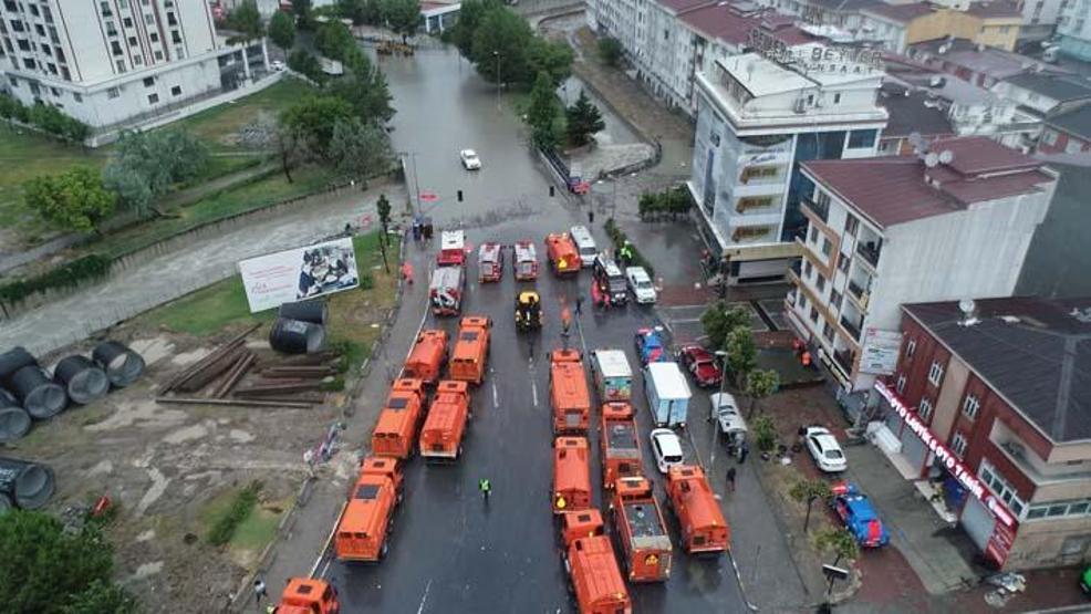 Esenyurt’ta selin hasarı ağarınca ortaya çıktı