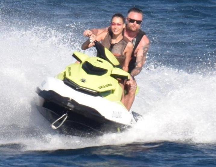 Dilan Çiçek Deniz ve Thor Saevarssondan jet-ski şov