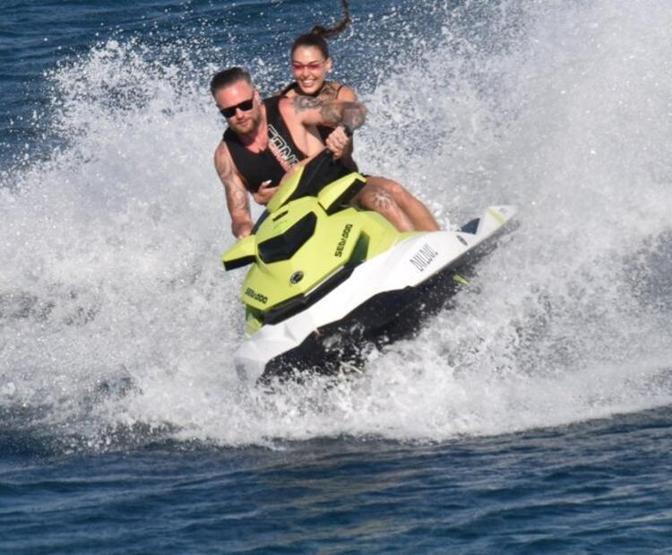 Dilan Çiçek Deniz ve Thor Saevarssondan jet-ski şov