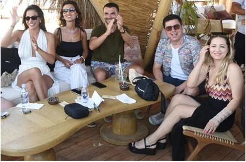 Demet Özdemir nişanlısı Oğuzhan Koçu yalnız bırakmadı