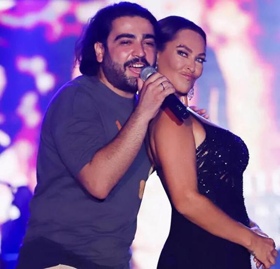 Hülya Avşarın küpeleri servet değerinde