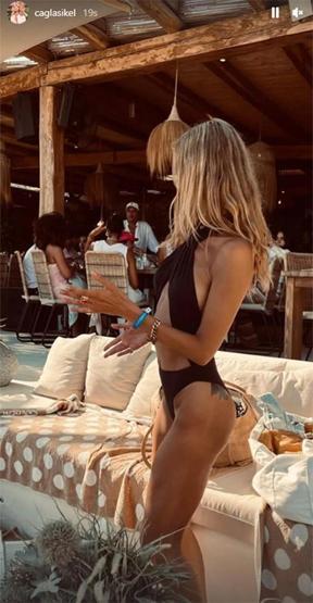Çağla Şıkelden Mikonos tatili pozları