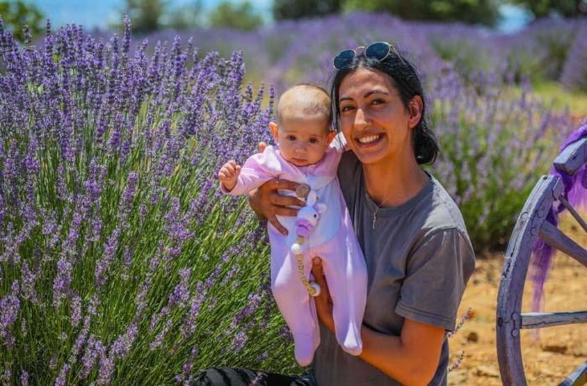 Ota kim bakar denilen mor bahçeler, 47 yıldır geçim kaynağı
