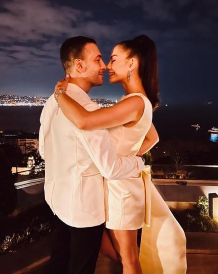 Demet Özdemir ve Oğuzhan Koç birbirlerini öpmeye doyamadı