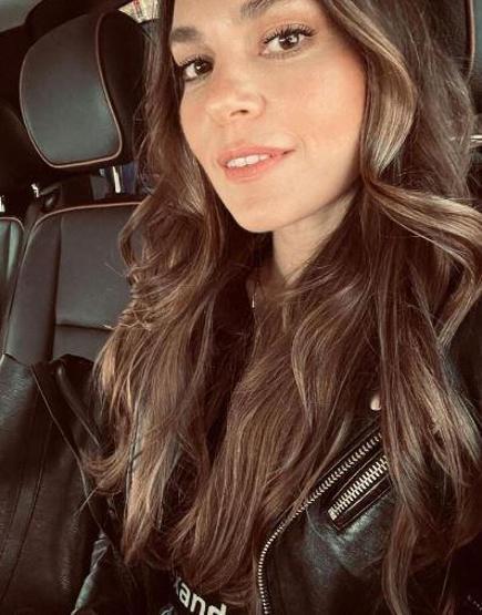 Aslı Enver bikinili pozlarıyla sosyal medyayı salladı