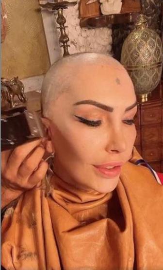 Seyhan Soylu kanser hastaları için saçlarını kazıttı