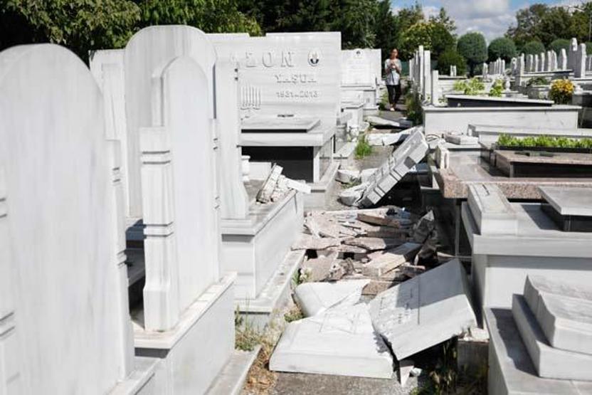 Hasköy Yahudi Mezarlığında mezar taşlarını kırdılar