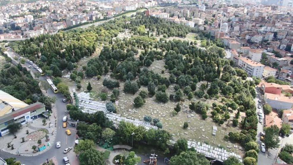 Hasköy Yahudi Mezarlığında mezar taşlarını kırdılar