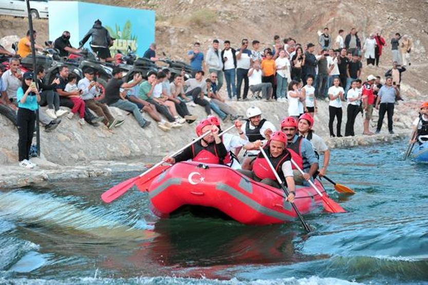 Cumhurbaşkanı Yardımcısı Oktay ve Bakan Kirişci, Yozgat’ta rafting yaptı