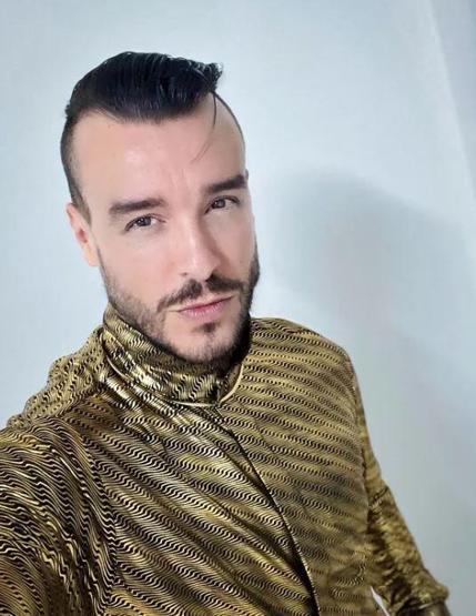Cem Adrian çok duygulandı