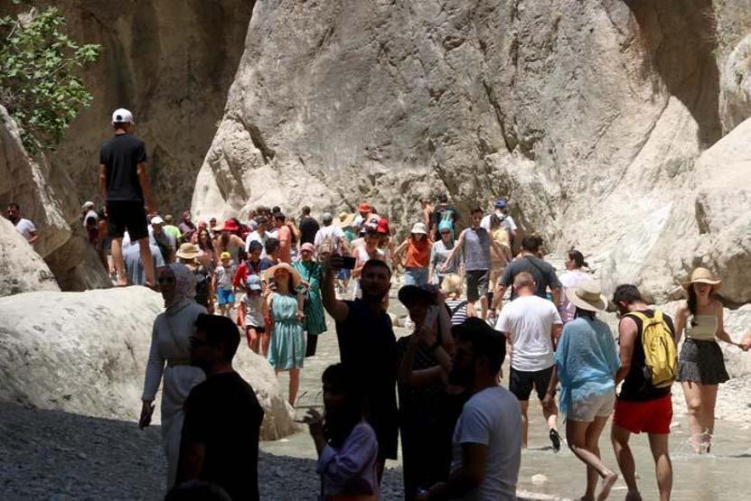 Saklıkent Kanyonunu bayram tatilinde 55 bin kişi ziyaret etti