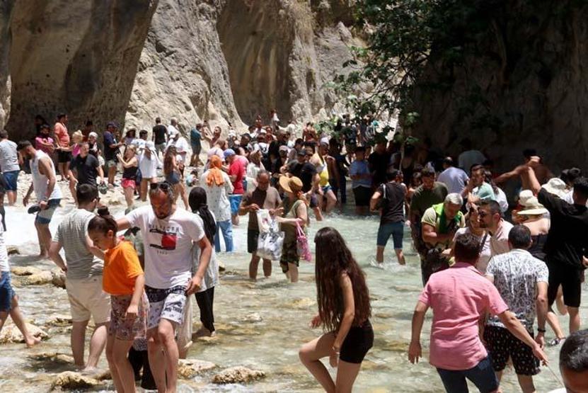 Saklıkent Kanyonunu bayram tatilinde 55 bin kişi ziyaret etti