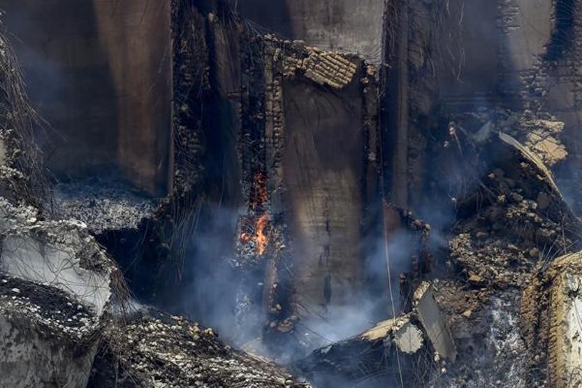 Beyrut Limanı’nın enkazında yangın çıktı