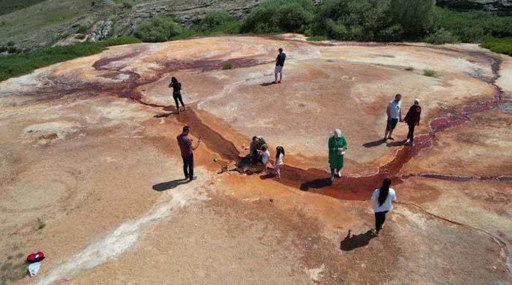 Dünyada bir örneği daha yok Erzincanın kırmızı gölü turizme kazandırılıyor