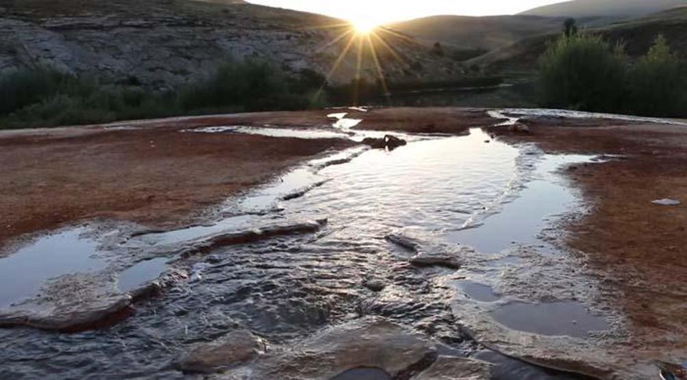 Dünyada bir örneği daha yok Erzincanın kırmızı gölü turizme kazandırılıyor