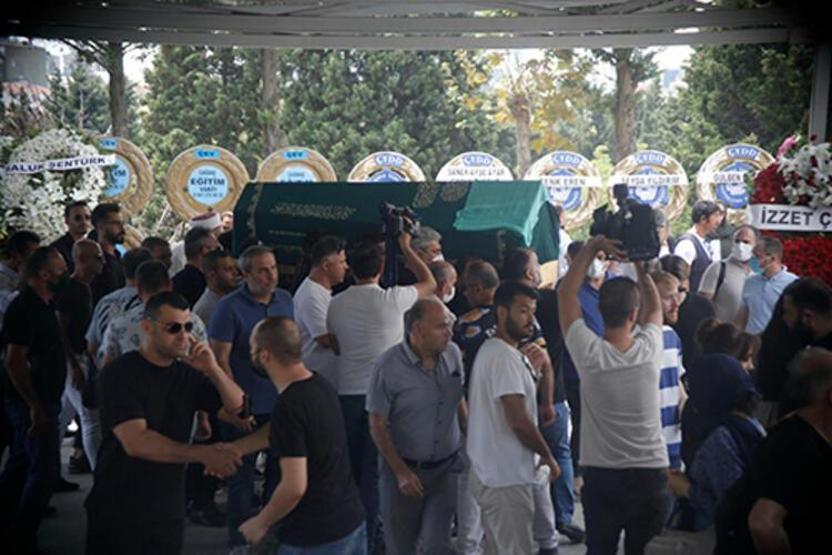Ebru Gündeş annesini son yolculuğuna uğurladı