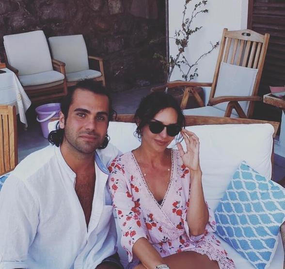 Hande Ataizi genç kızlara taş çıkarıyor