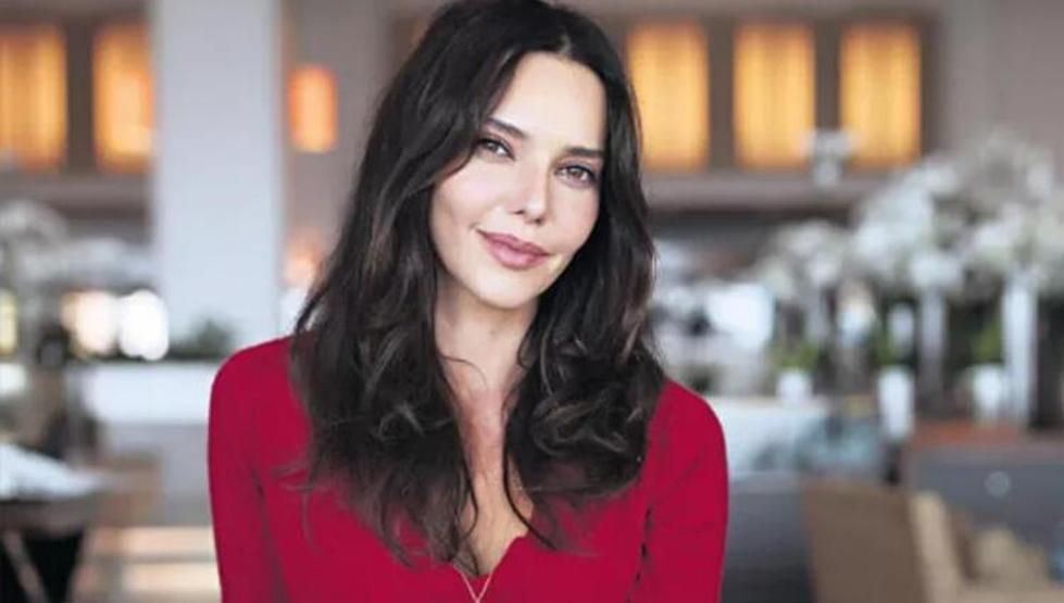 Hande Ataizi genç kızlara taş çıkarıyor
