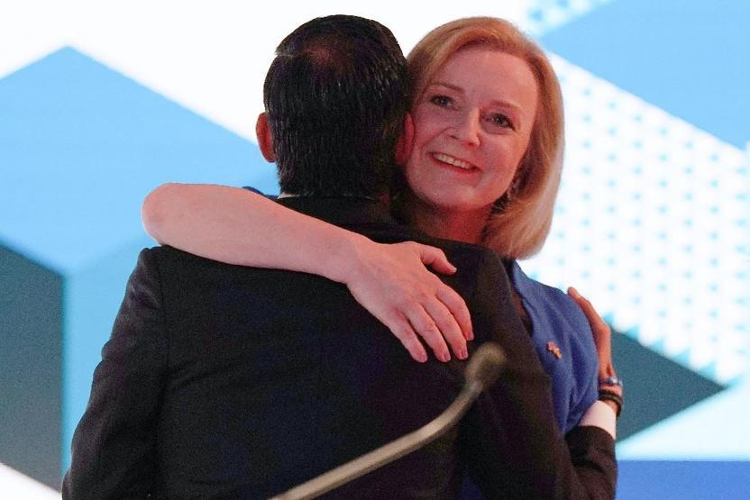 İngilterenin başbakan adayları tartışıyordu Canlı yayında korkutan anlar