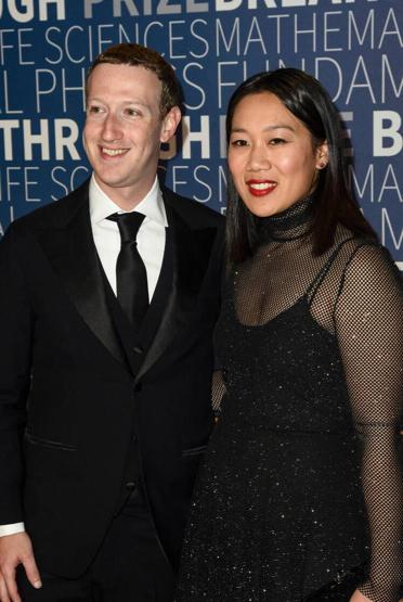 Mark Zuckerberg evini rekor fiyata sattı